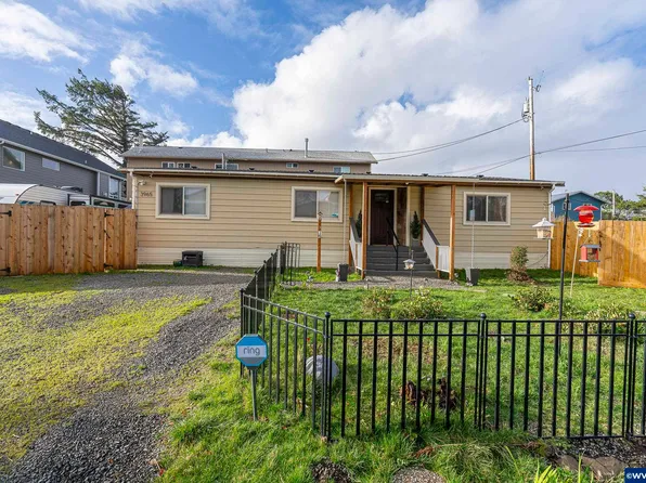 3965 Evergreen Ave, Depoe Bay, OR 97341