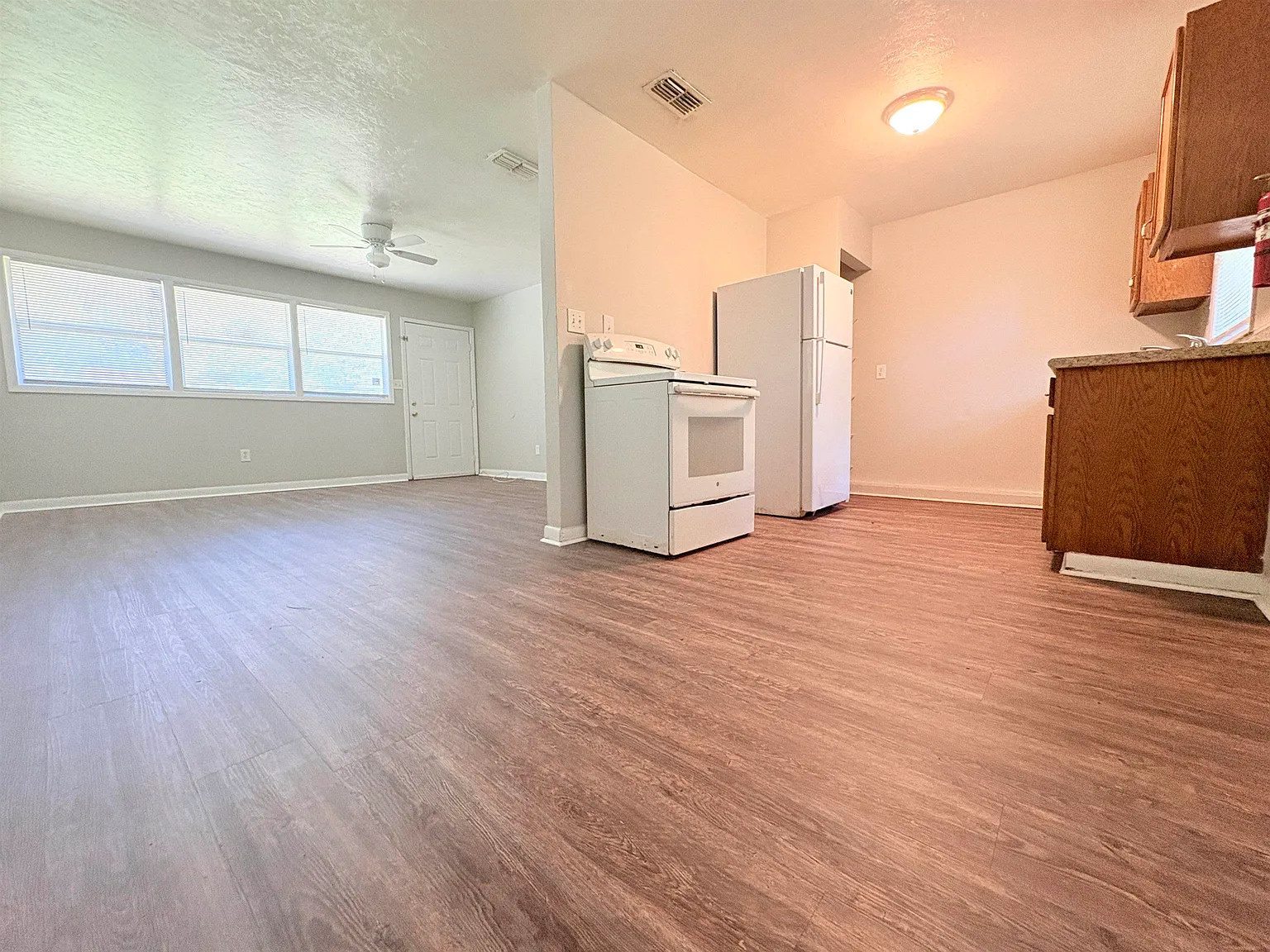 3 bed, 864 sqft, $1,295 — Photo 4