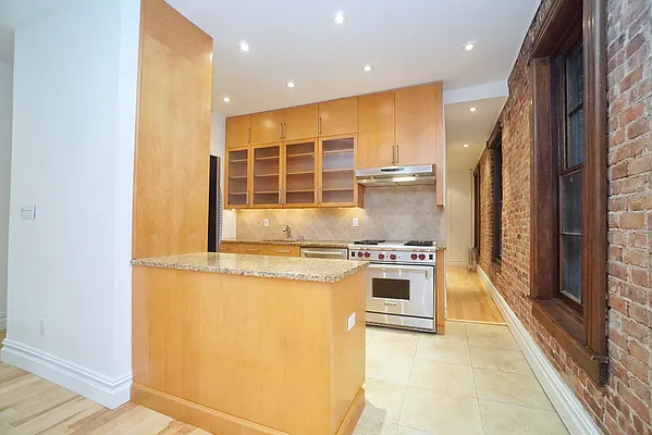 Sold by REMAX Elite | media 20