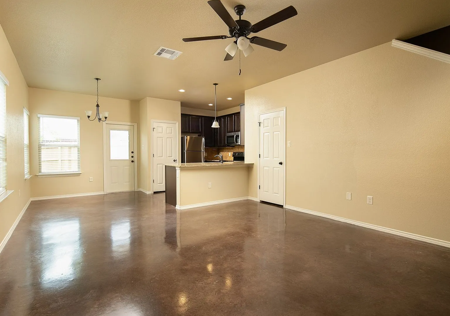 Gorgeous 3 Bedroom Duplex Located In Buda, Texas! — Photo 2