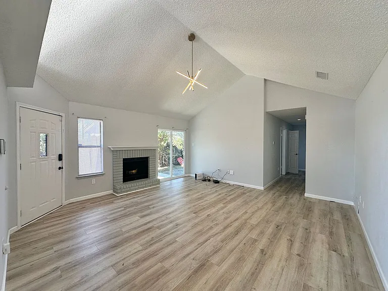 312 Bronc Dr — Photo 5