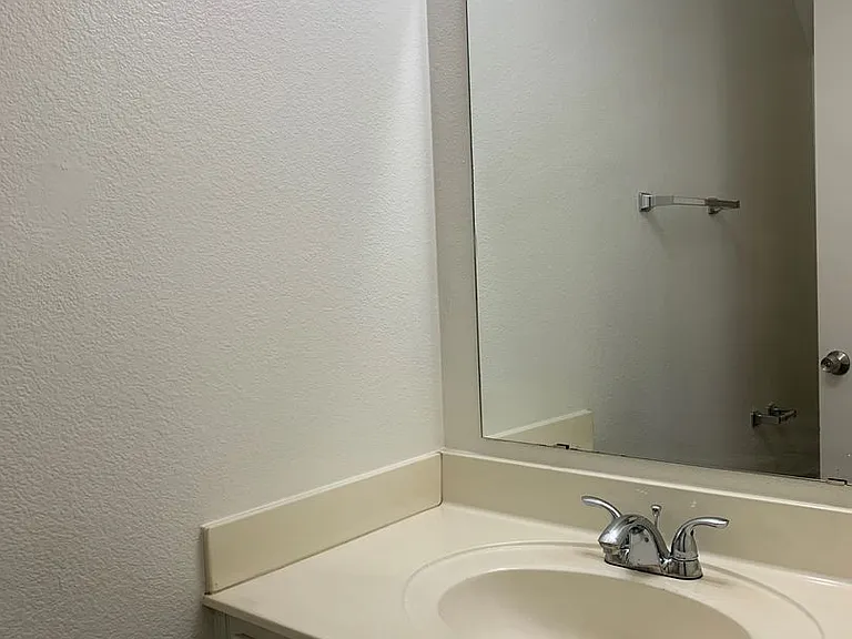 1961 N Hartford St #1185 — Photo 6