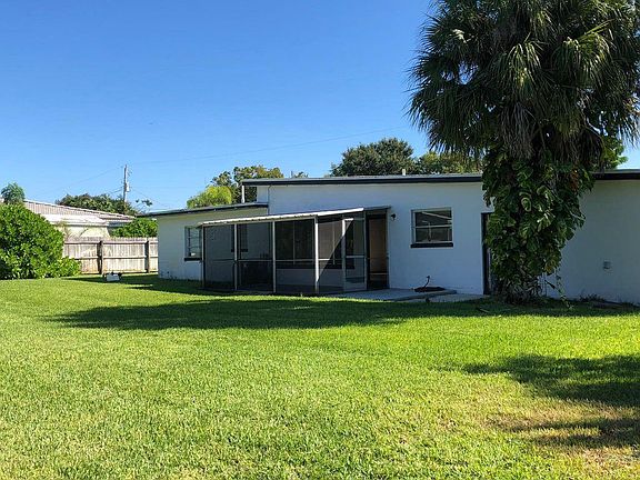 2nd image of 1074 Pinecrest Ln