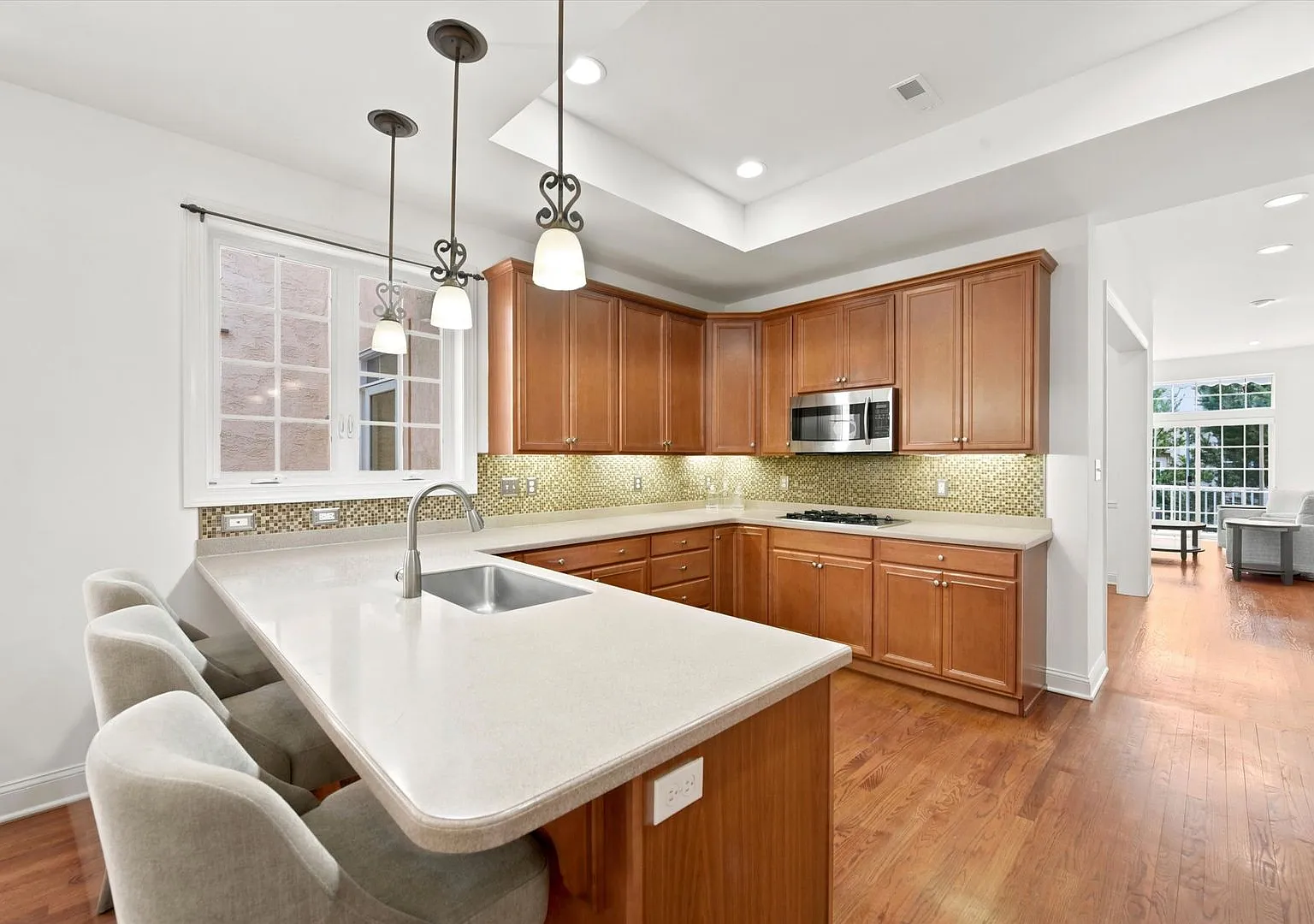 Luxury Furnished Townhome with Over 3,700 Sq Ft in West Chester School District — Photo 4