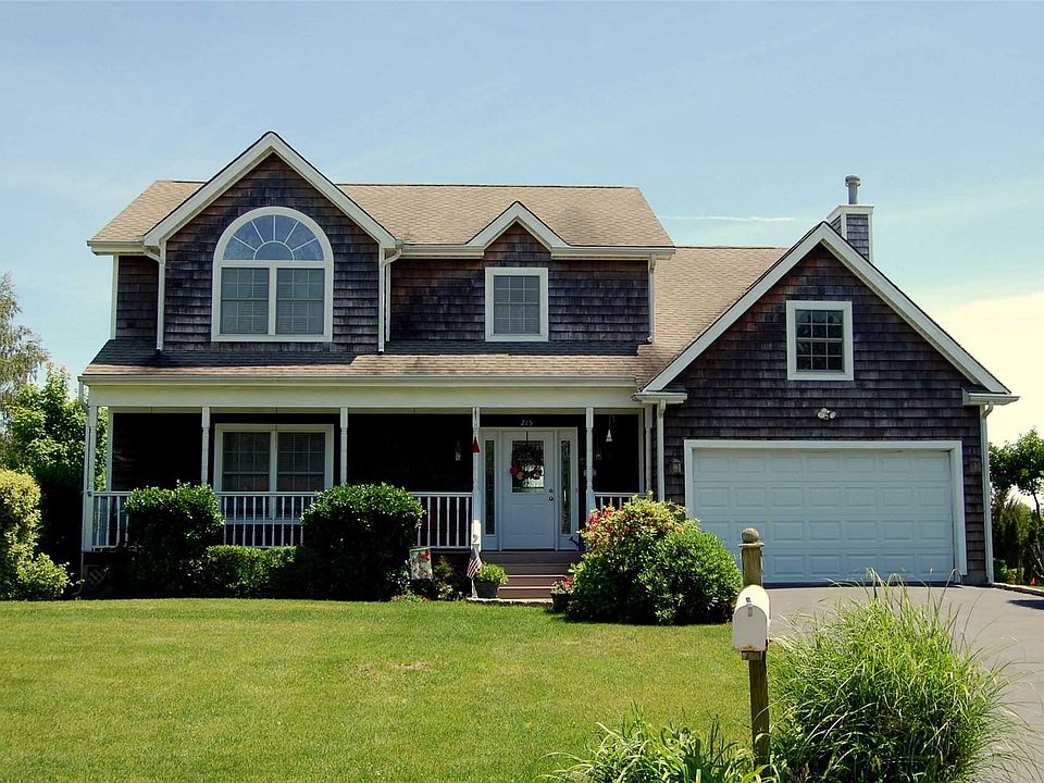 1st image of 215 Marina Ln