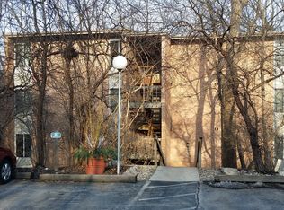 6010 Forest View Rd APT 1B, Lisle, IL 60532