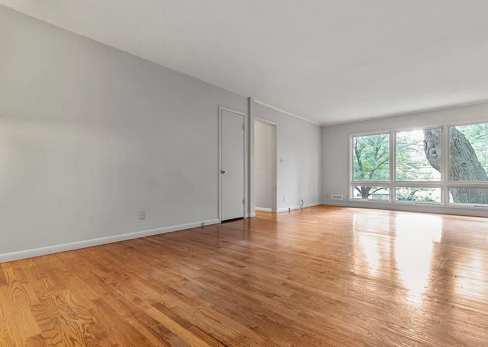 9716 Kessler St, Overland Park, KS 66212 | Zillow