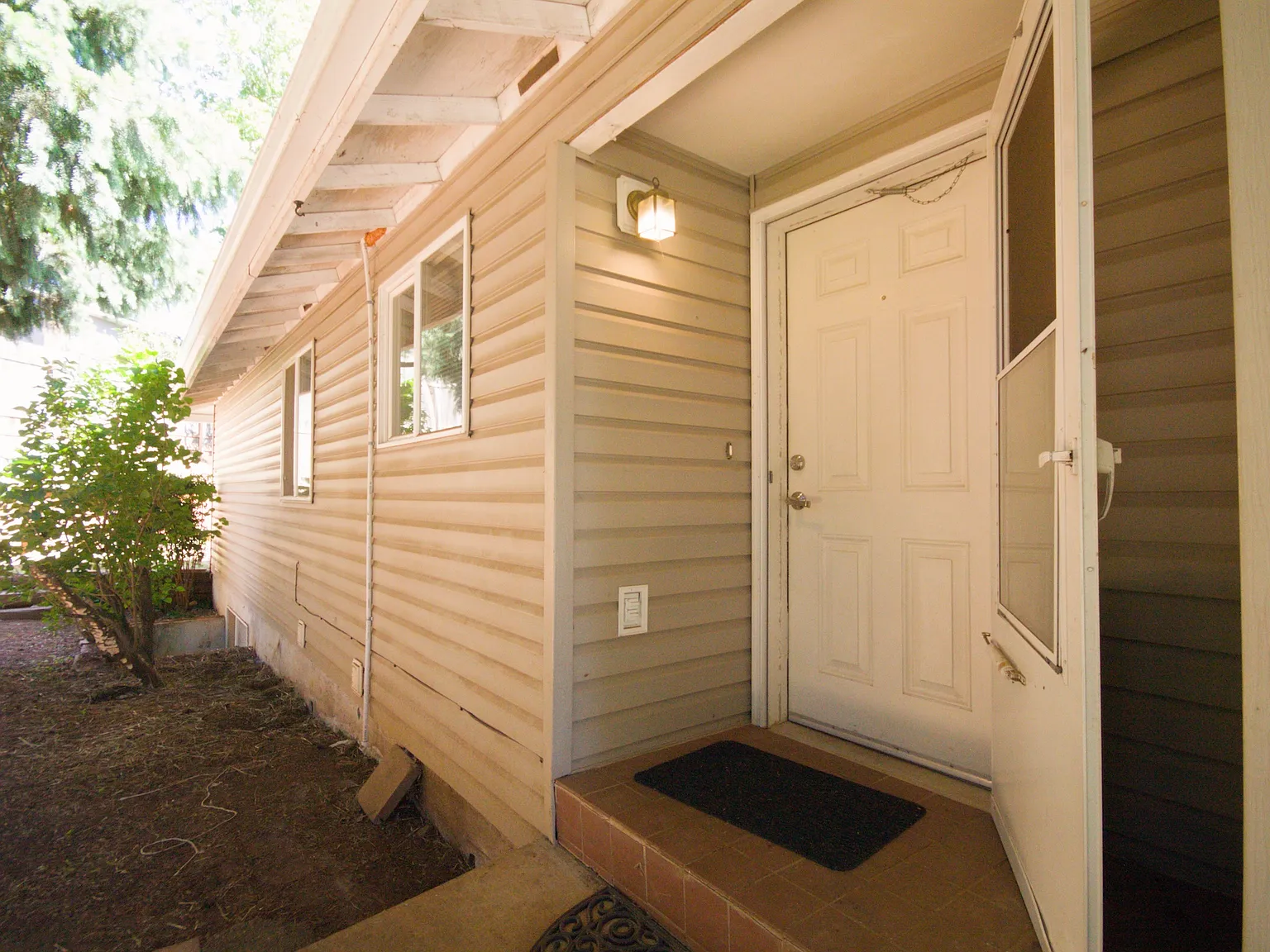 3 bed, 1620 sqft, $2,300 — Photo 2