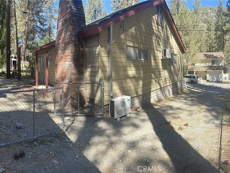 1545 Ross St — Photo 4