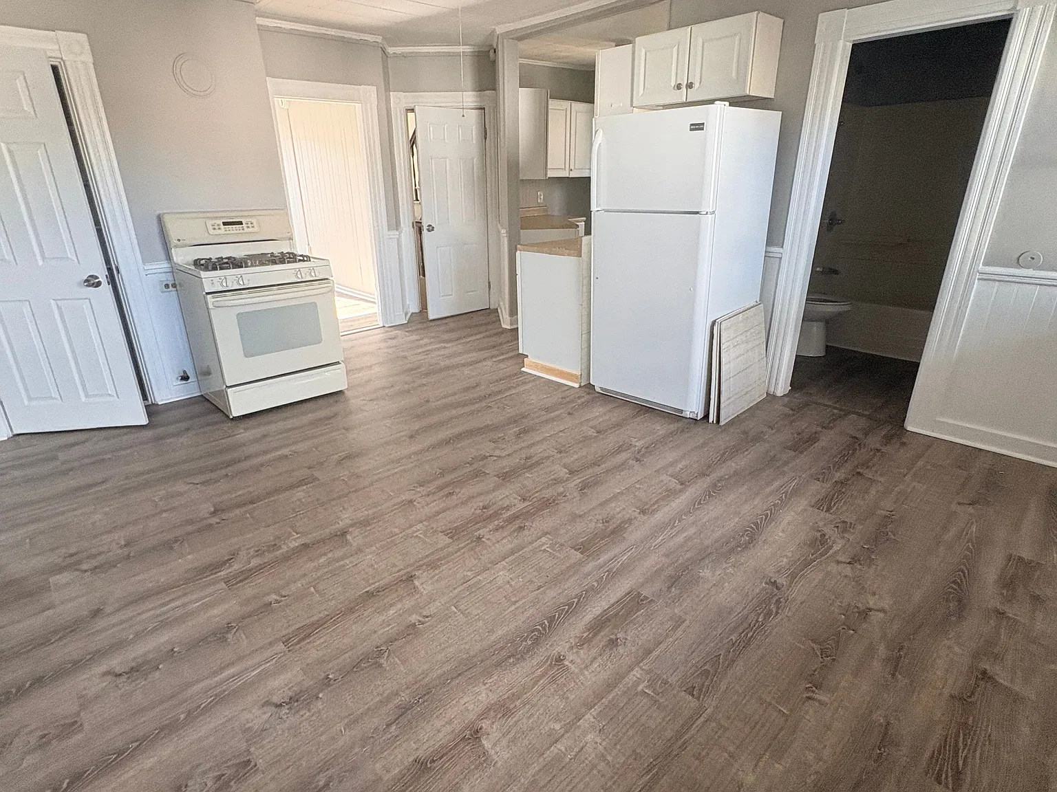 3 bed, $2,000 — Photo 2