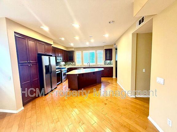 5th image of 2736 Cabrillo Ave