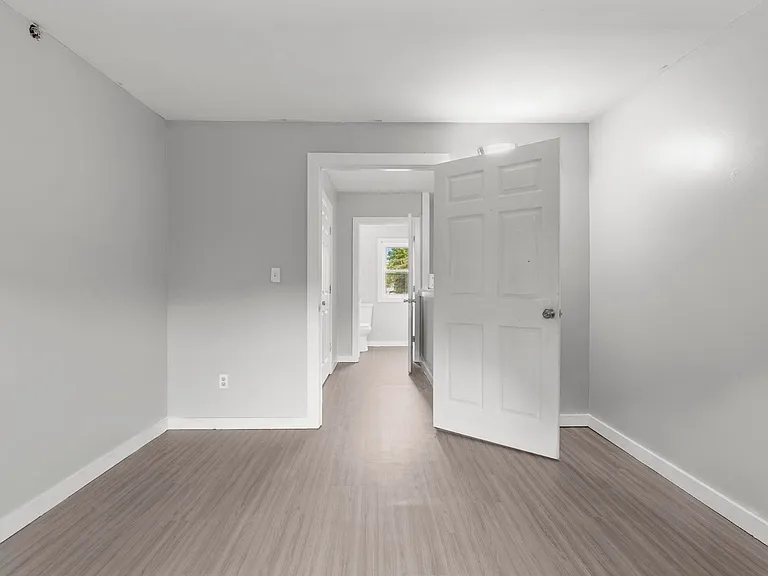 5 Manila Ave — Photo 20
