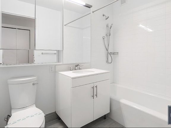 4th image of 33 Bond St APT 2203