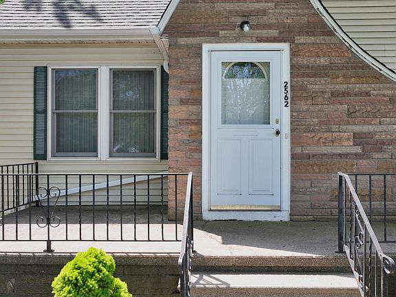 2nd image of 2562 Midland Rd