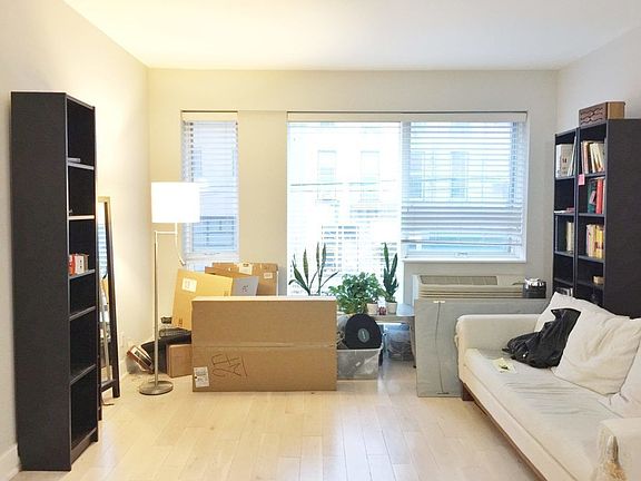 3rd image of 527 51st Ave APT 2F