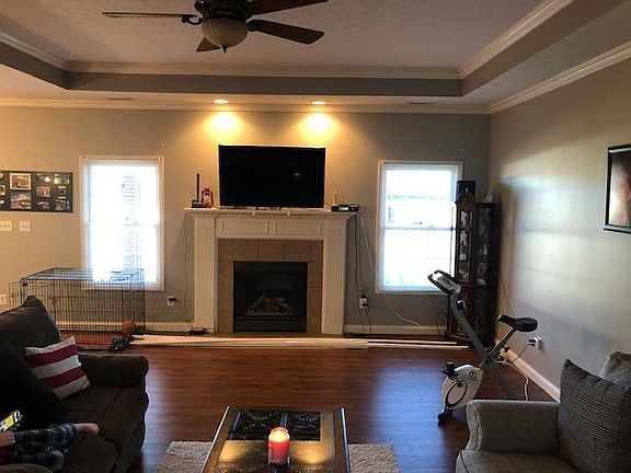 4th image of 2837 Turfway Dr