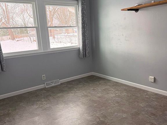 5th image of 1115 Spruce Hills Dr