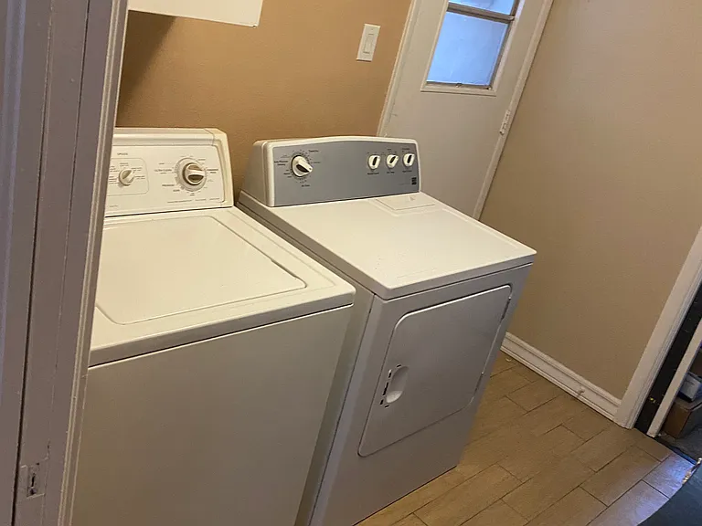 Bastille Ave — Photo 18
