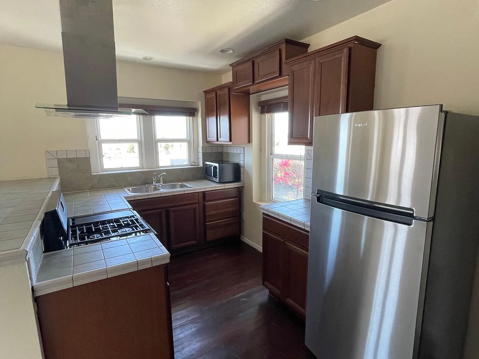 1242 W Olive St — Photo 2