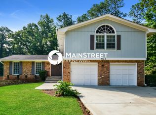 627 Rockborough Dr, Stone Mountain, GA 30083