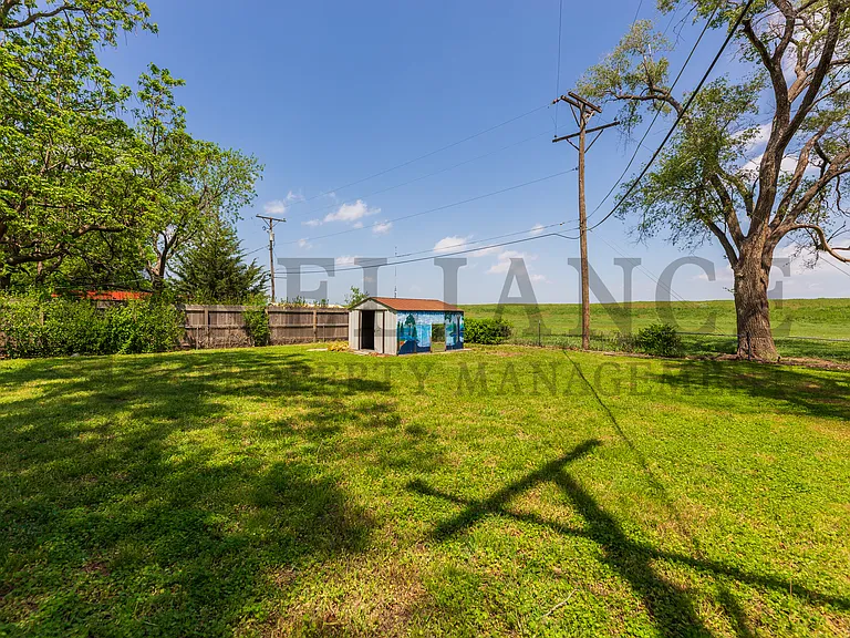 416 Alexander Dr — Photo 4