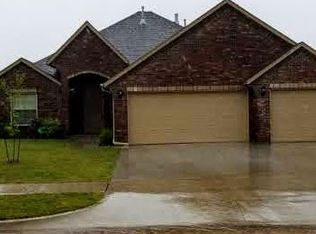 704 S Silver Leaf Dr, Moore, OK 73160