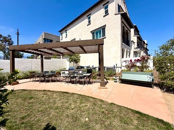 5th image of 135 Evergreen Ln