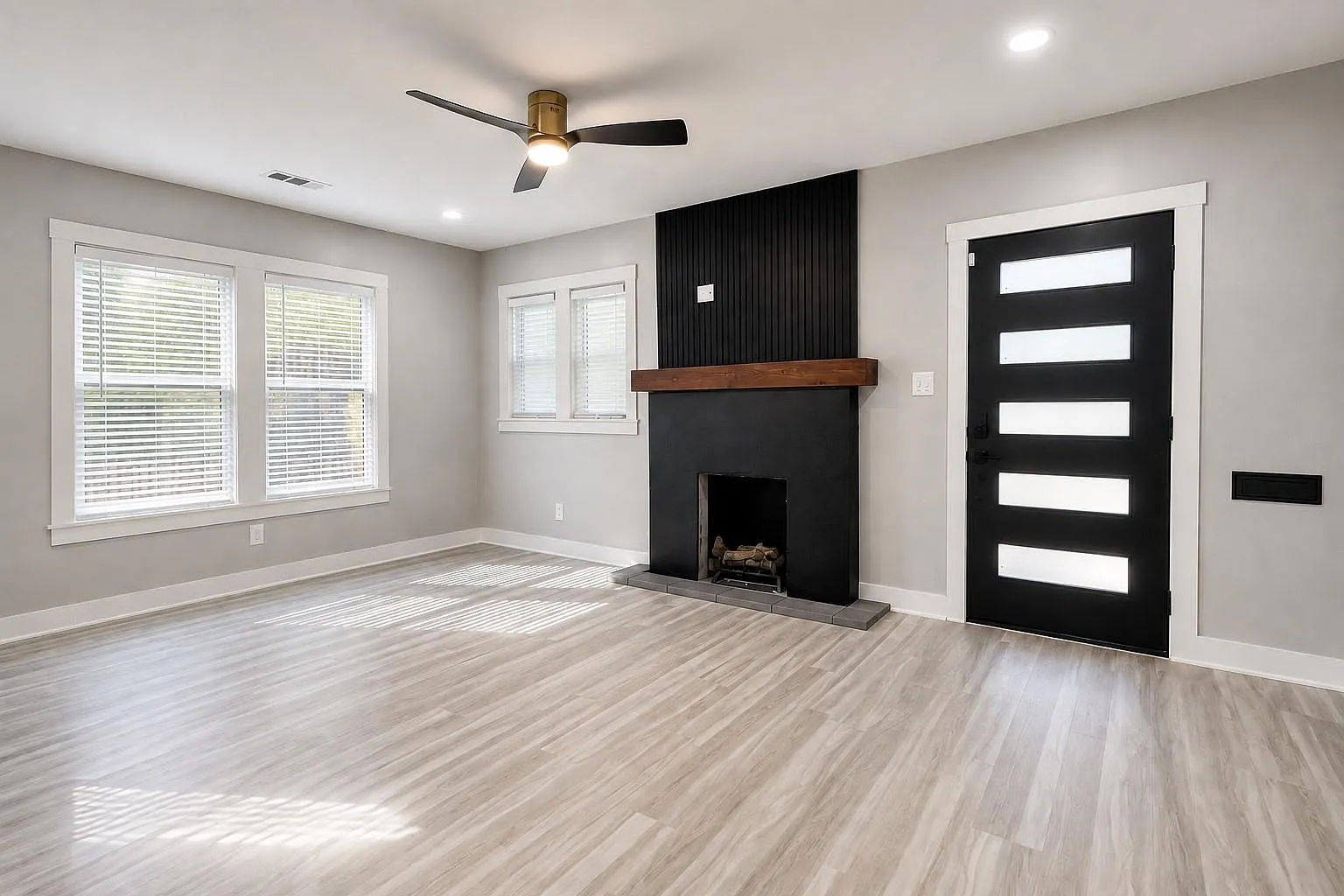 3 bed, 2.0 bath, 1394 sqft, $2,400 — Photo 2