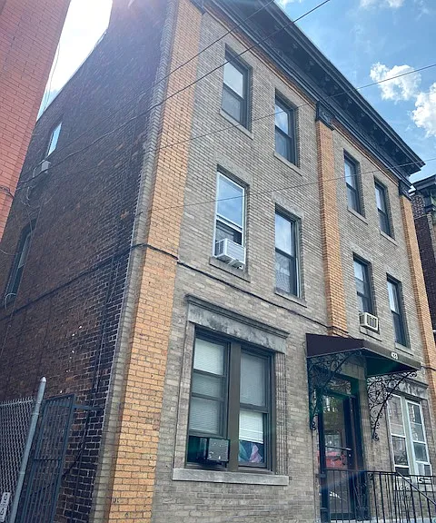 Well Maintained building, quiet, clean