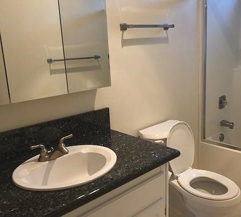 3rd image of 4046 Promontory St