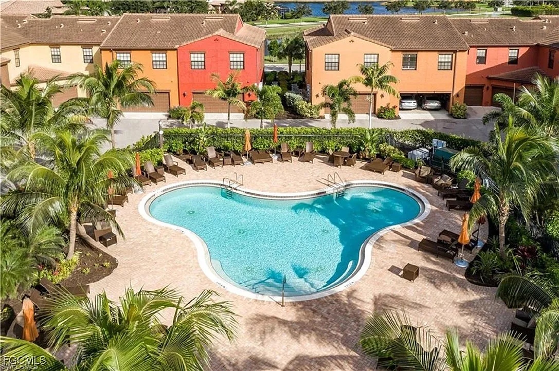 2 bed, 2.5 bath, 1345 sqft, $2,100 — Photo 3