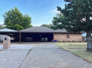 214 E Iowa St, Walters, OK 73572