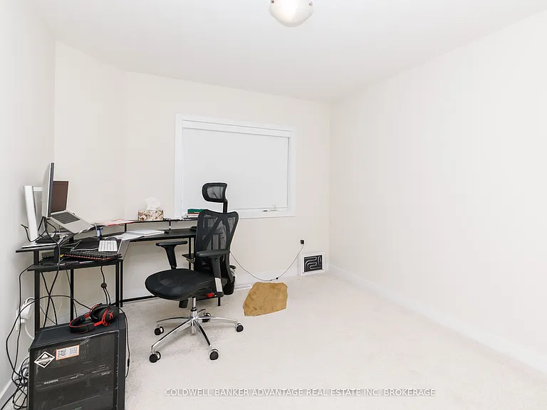 55 Rowlock St — Photo 13