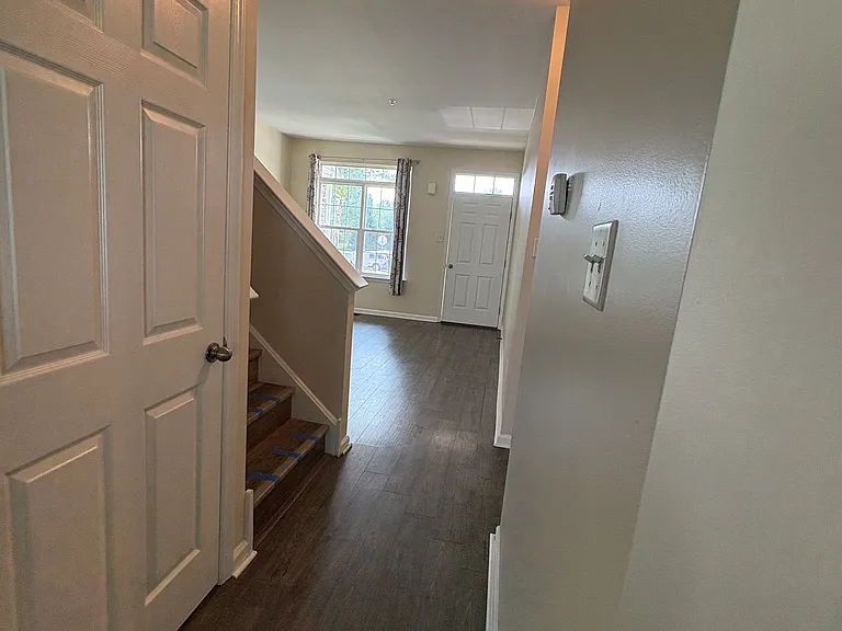 948 King Way — Photo 3