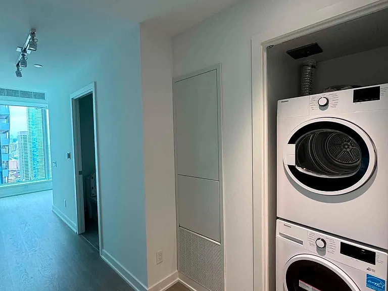8 Wellesley St W #4608 — Photo 3