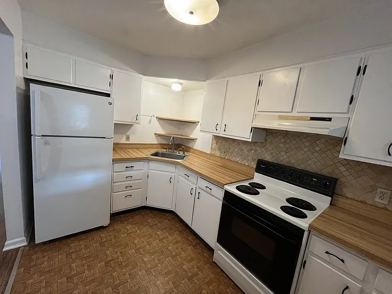 494 Kenwood Ave — Photo 9