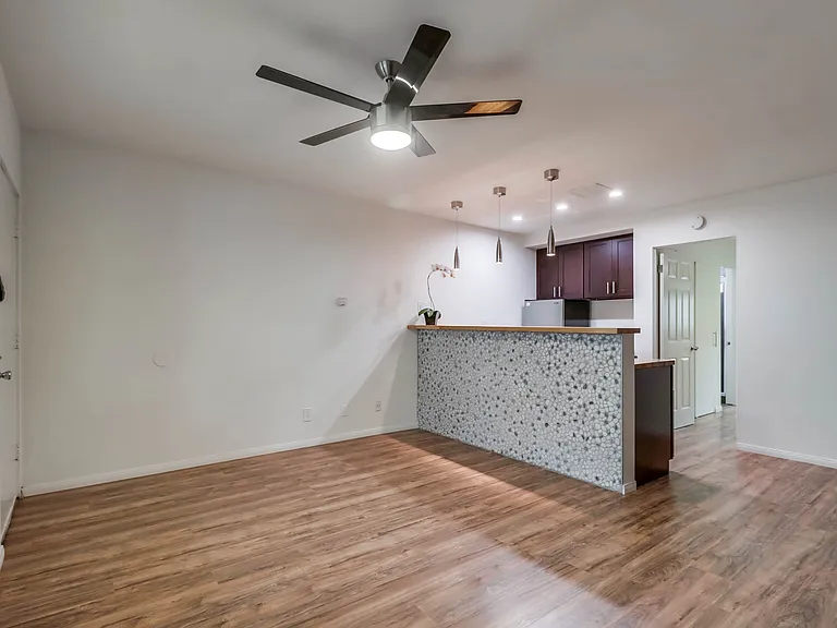 1024 Turquoise St #L — Photo 1
