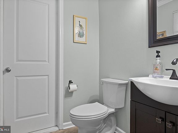 4th image of 13 Hopewell Ln