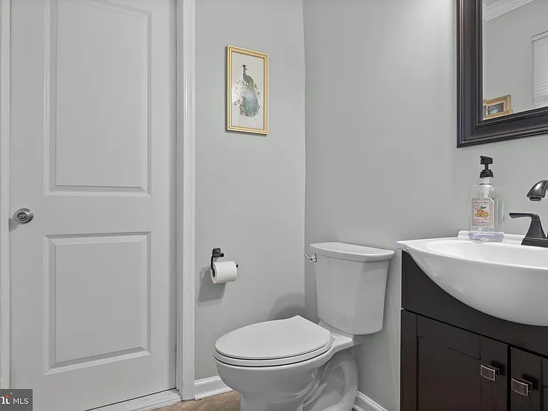 13 Hopewell Ln — Photo 4