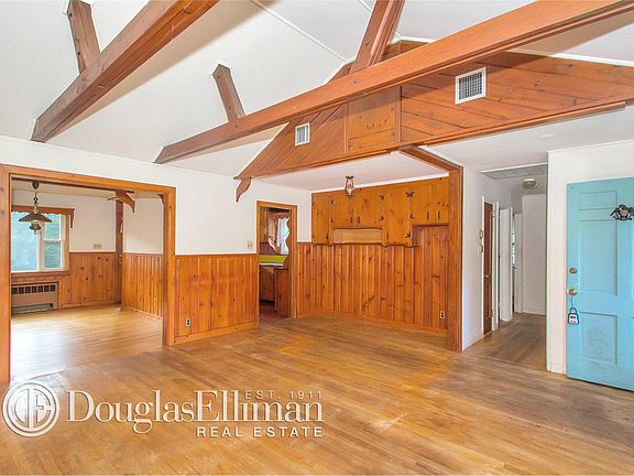 4th image of 38 Colonial St