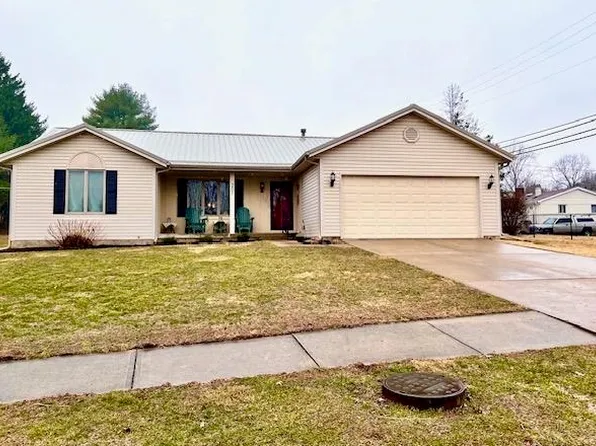 201 Timber Creek Dr, Connersville, IN 47331