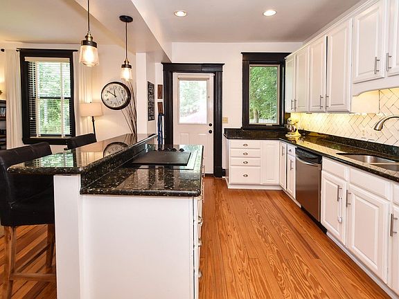 4th image of 3519 Saint Charles Pl