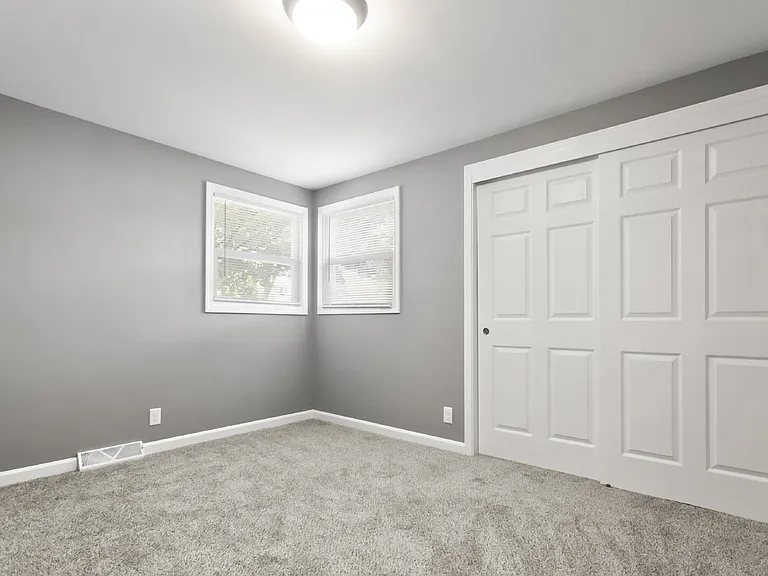 9332 W Silver Spring Dr — Photo 10