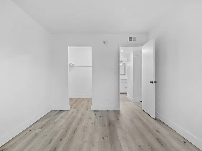 Arlington Apartments — Photo 12