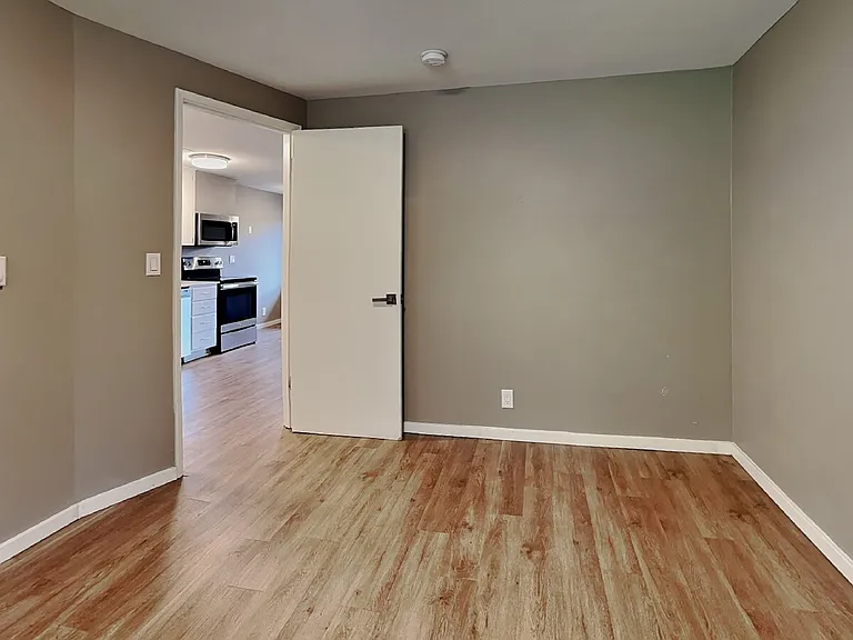 102 Summit Ave N #10 — Photo 4