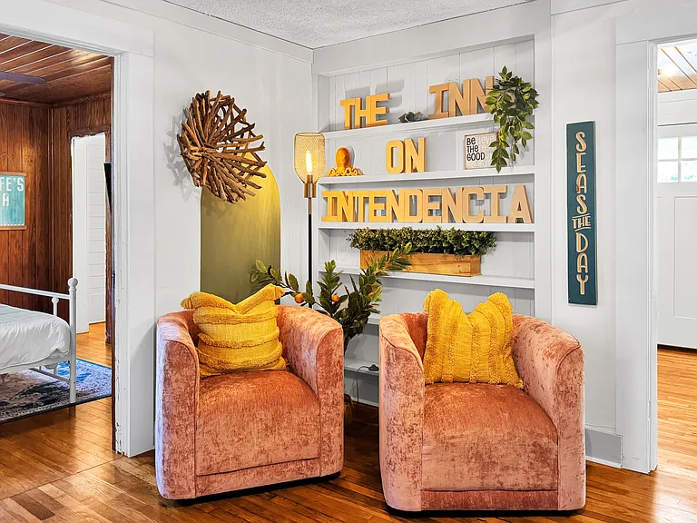 1666 W Intendencia St #B — Photo 3