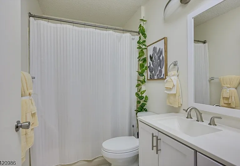 69 Amberly Ct — Photo 14