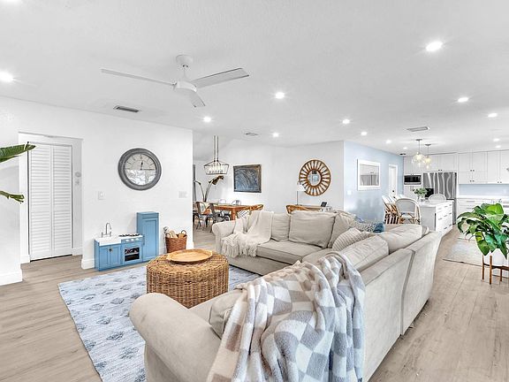 3rd image of 10315 SW 50th Court