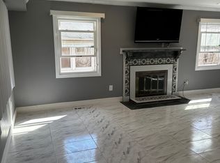 40 E River Dr, Willingboro, NJ 08046