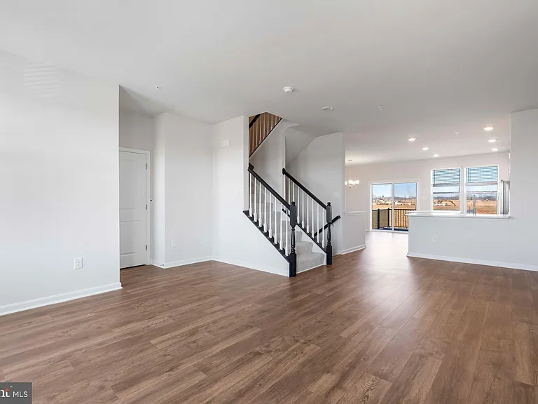 462 Tiller St — Photo 5
